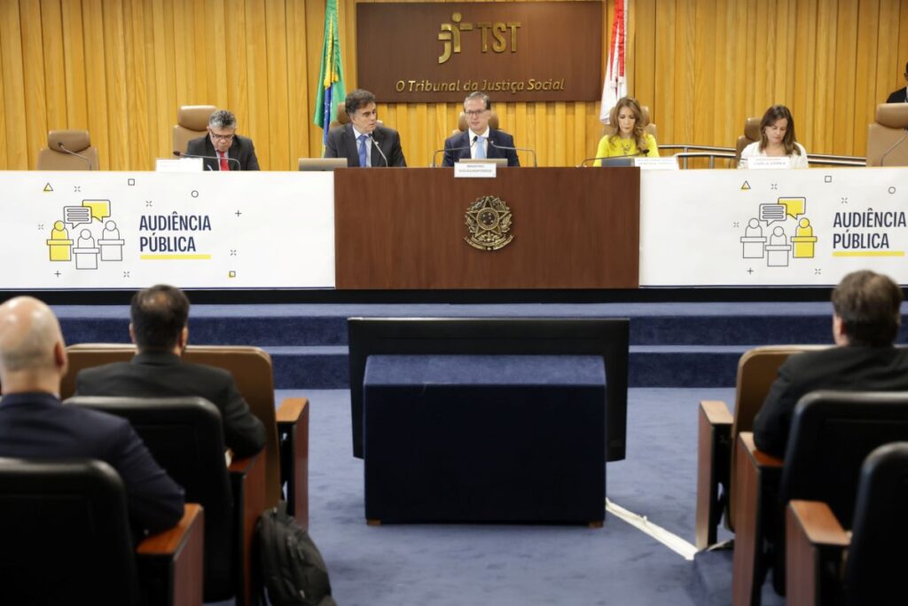 SINDHOSBA ATUA NO TST EM DEBATE NACIONAL SOBRE PRORROGAÇÃO DE JORNADA EM AMBIENTES INSALUBRES.